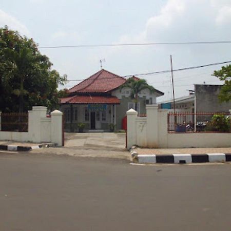 Oyo 90865 Hotel Kusuma Purwakarta Exterior foto
