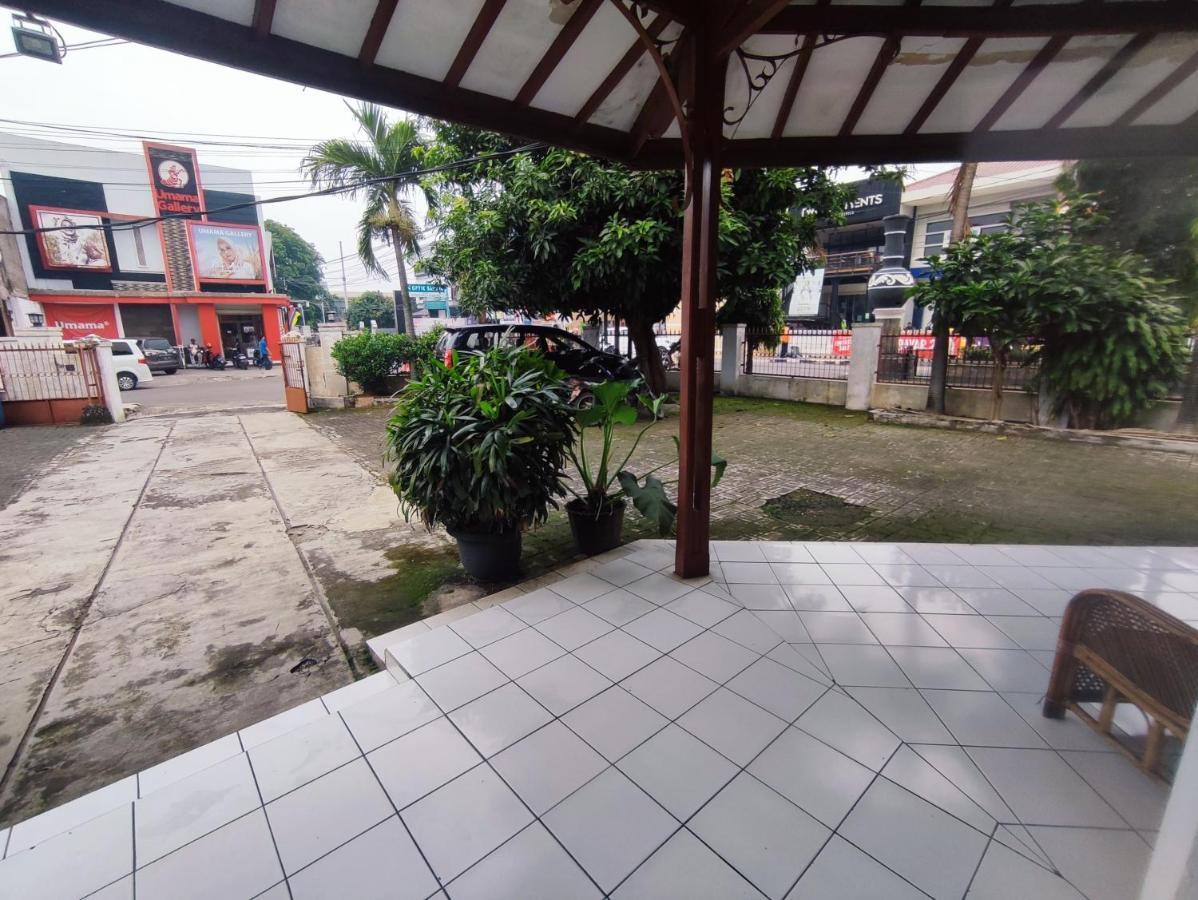 Oyo 90865 Hotel Kusuma Purwakarta Exterior foto