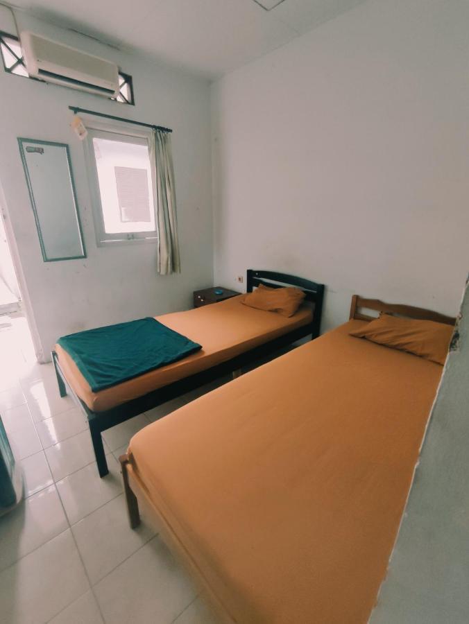 Oyo 90865 Hotel Kusuma Purwakarta Exterior foto