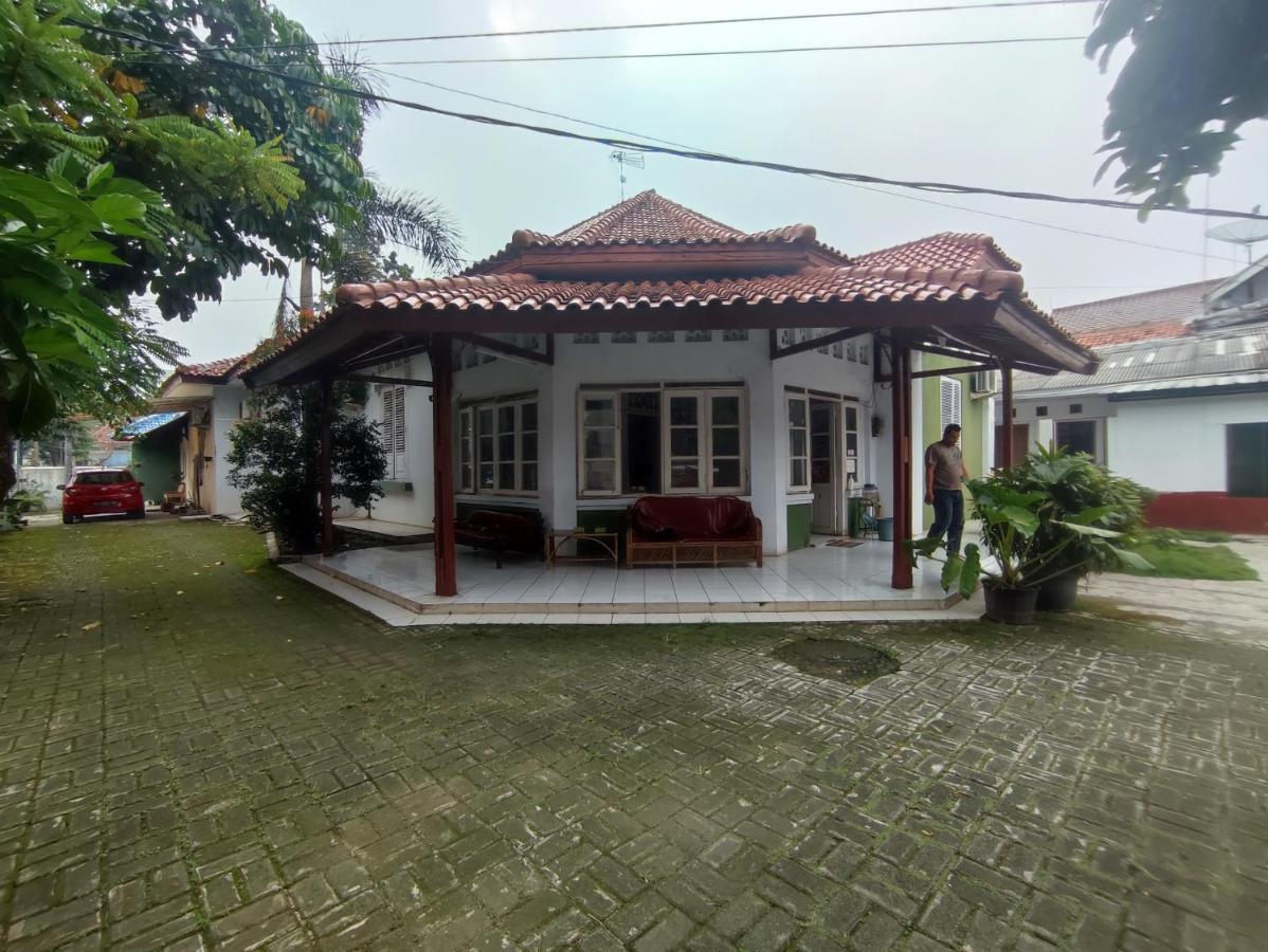 Oyo 90865 Hotel Kusuma Purwakarta Exterior foto