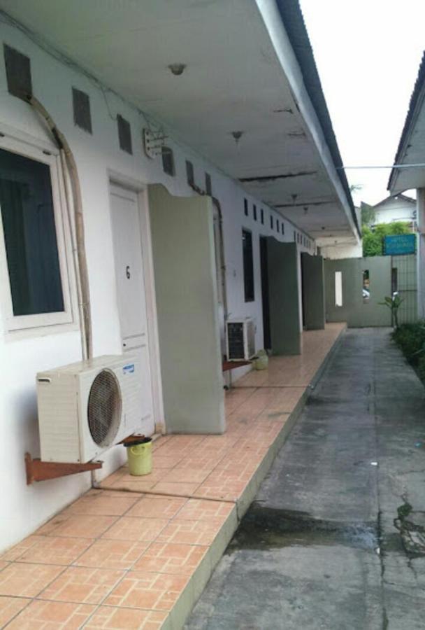 Oyo 90865 Hotel Kusuma Purwakarta Exterior foto