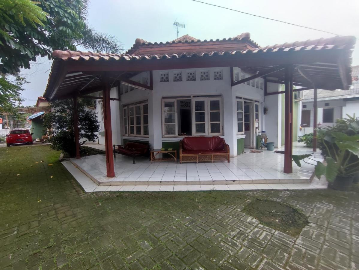 Oyo 90865 Hotel Kusuma Purwakarta Exterior foto