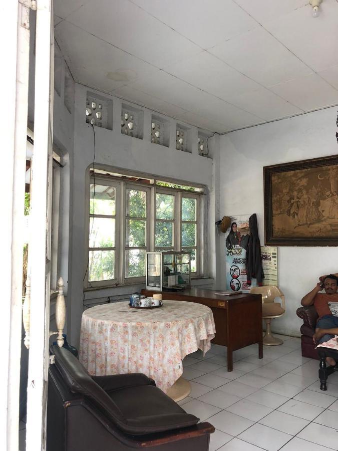 Oyo 90865 Hotel Kusuma Purwakarta Exterior foto