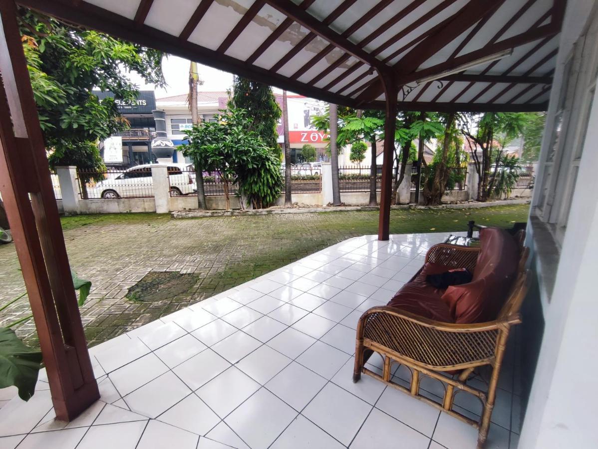 Oyo 90865 Hotel Kusuma Purwakarta Exterior foto