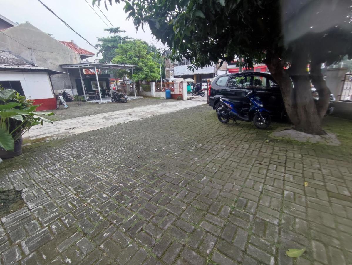 Oyo 90865 Hotel Kusuma Purwakarta Exterior foto