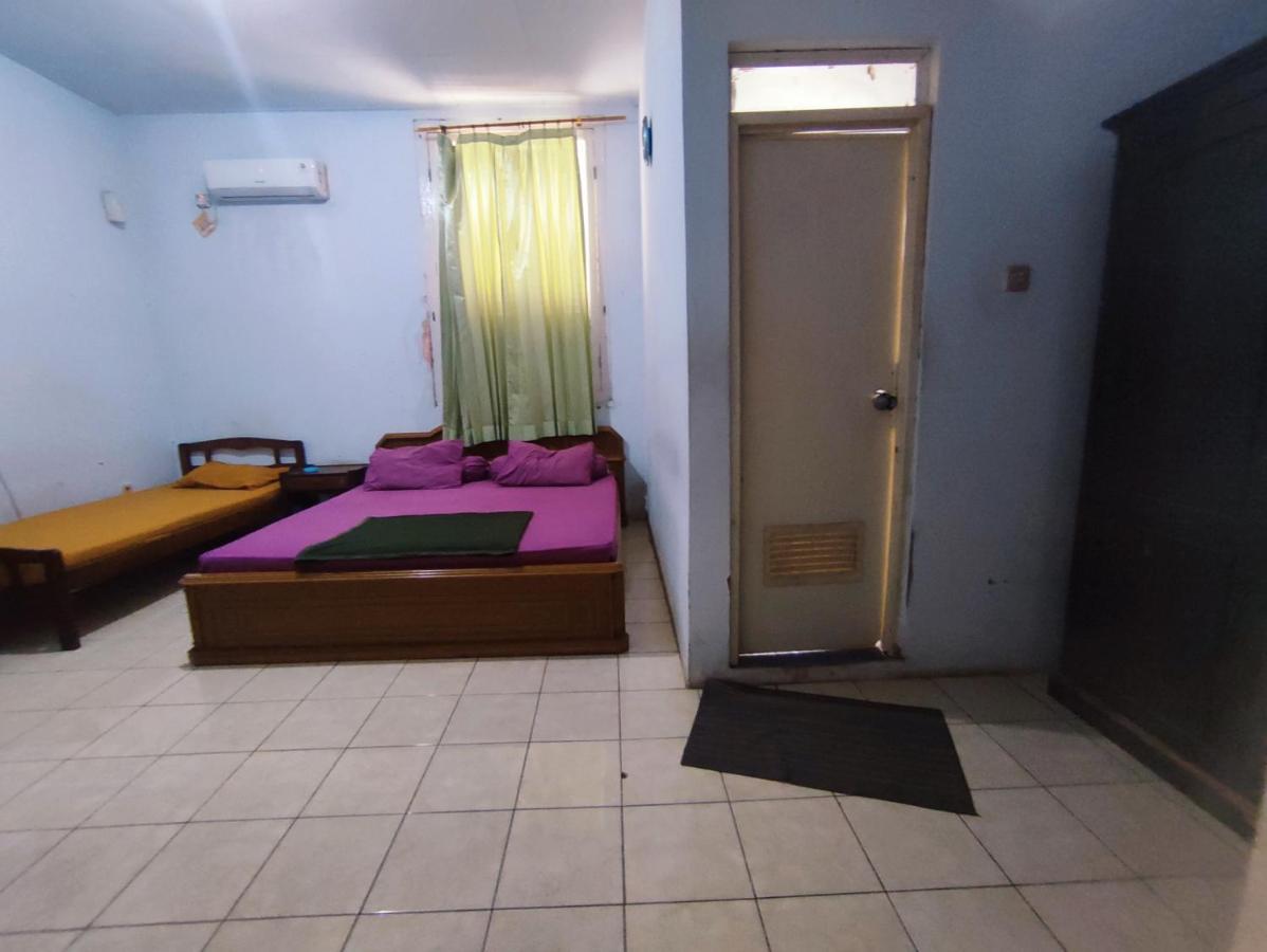 Oyo 90865 Hotel Kusuma Purwakarta Exterior foto